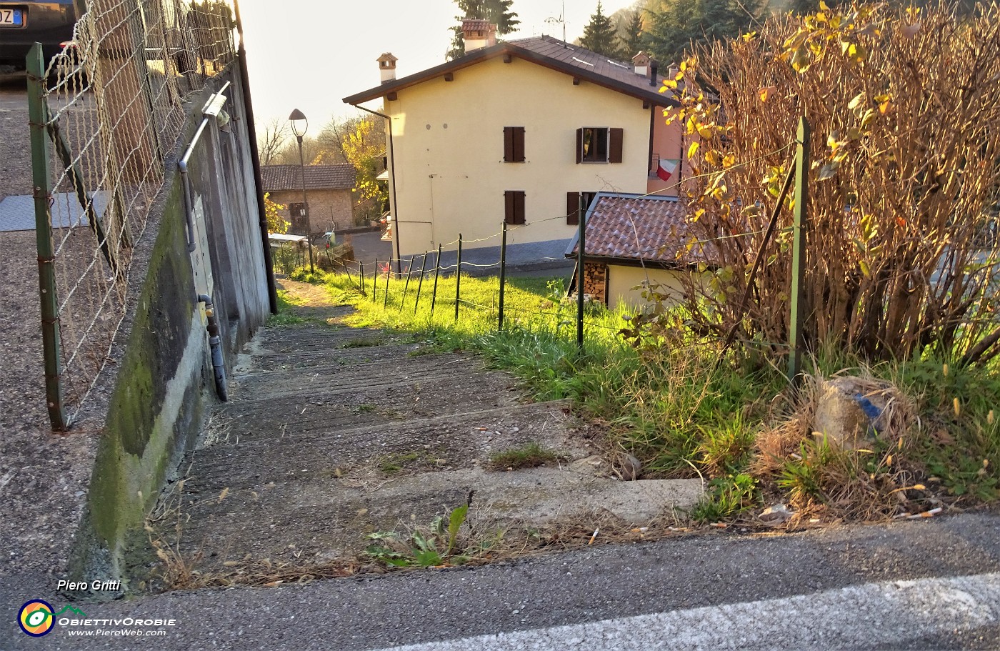 94 A Pradelli prendo vecchia mulattiera sulla sx per scendere e rientrare sul sent. 514.JPG
